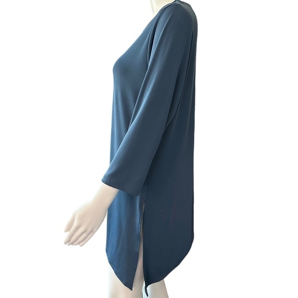 Easywear by Chico's Size 1/US 8/M Slinky Asymmetrical Work Travel Side slit Top - Picture 3 of 16